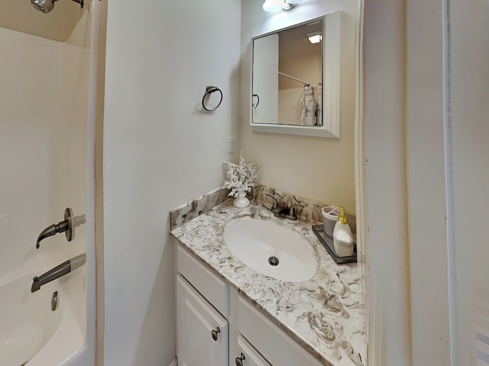 Lovin' Lowe Tide by Topsail Realty