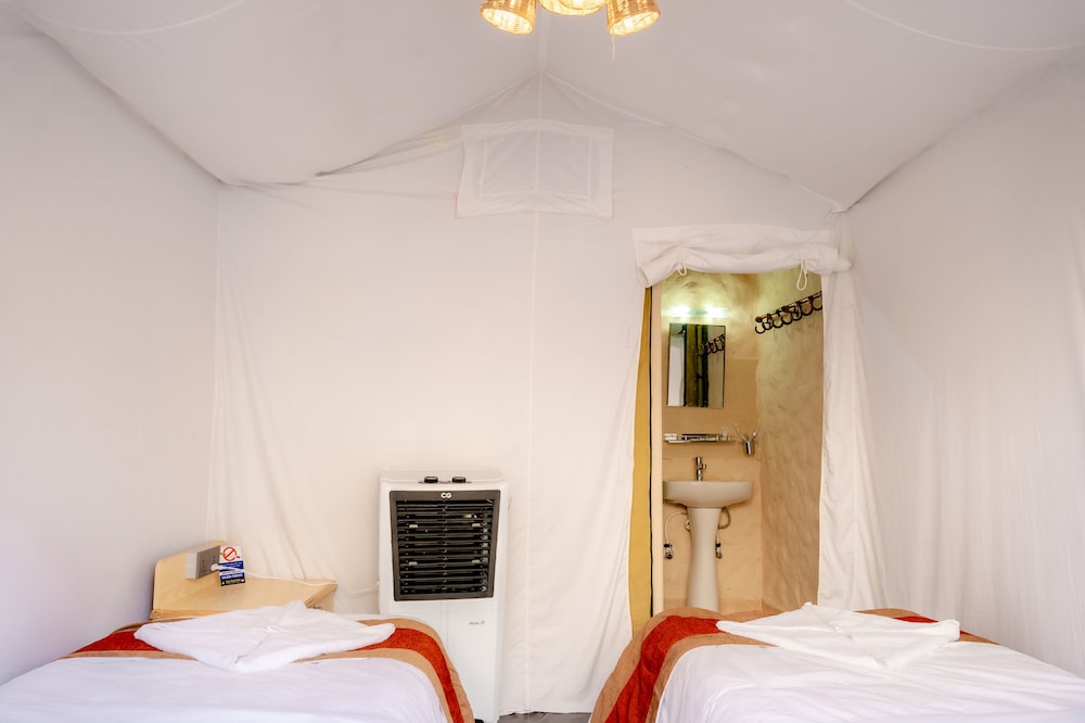 Kalash Parkaze and Tent Inn view 2