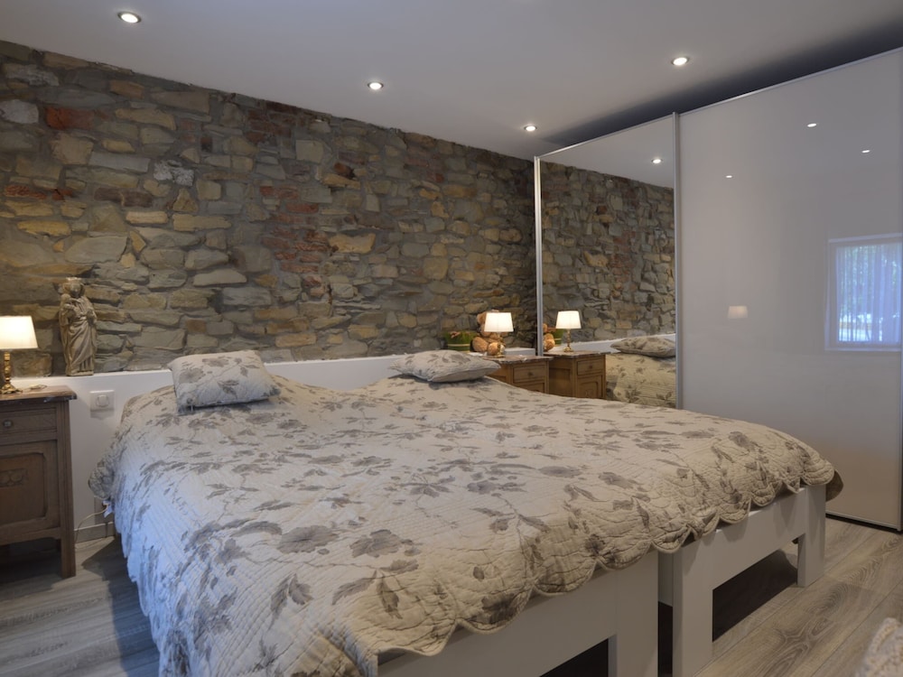 Stylish Stay Near Forest