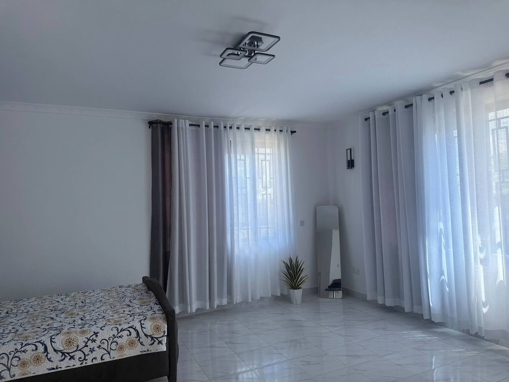 Deluxe Nairobi, Kenya