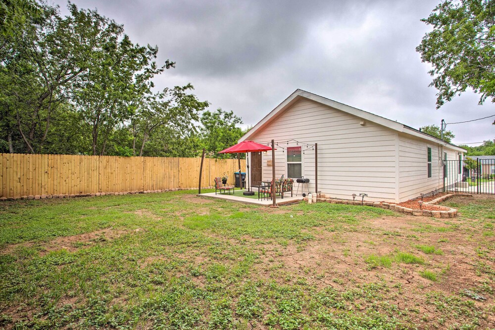 5 Mi to Dtwn: Family-friendly Fort Worth Home view 5