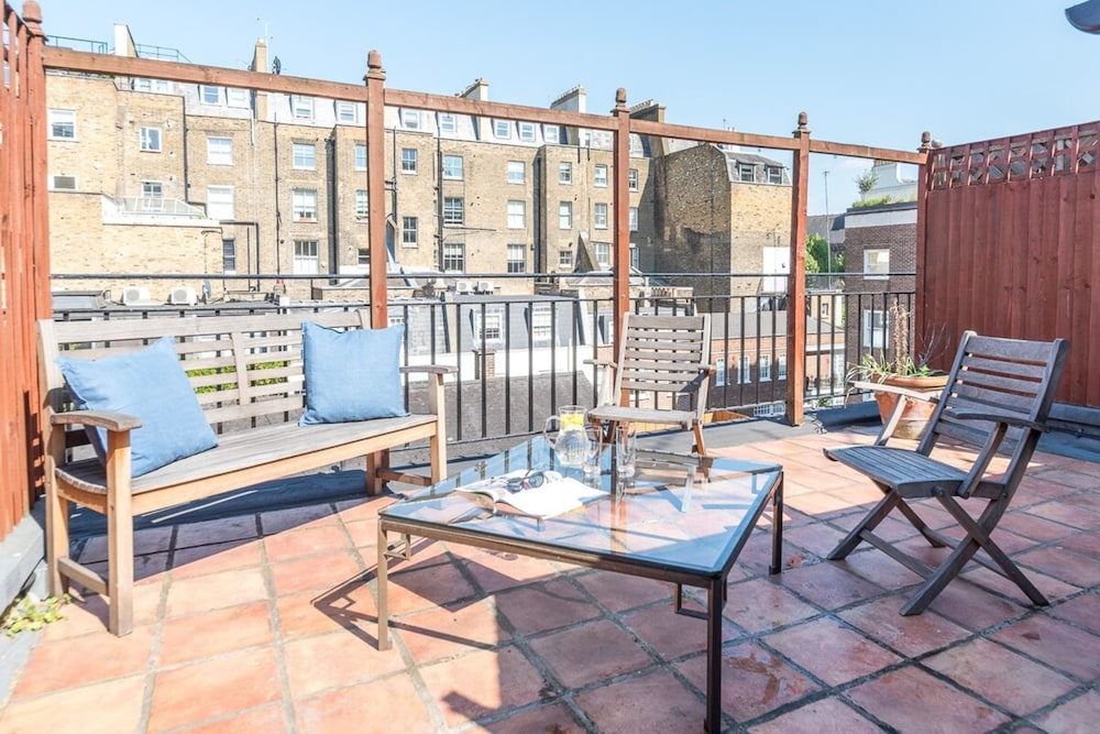 Elegant 3 Bedroom Home Located in South Kensington
