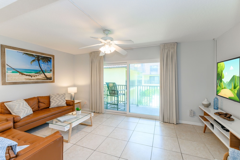 Cocoa Beach Club by Happy Palm Stays