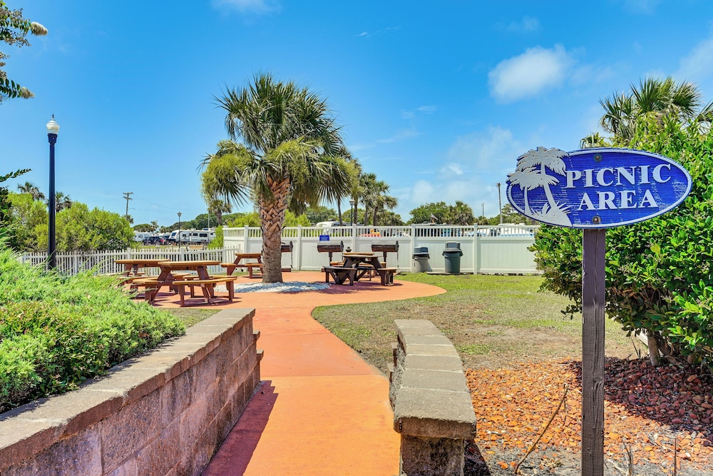 Ocean-view Balcony: Myrtle Beach Resort Condo!