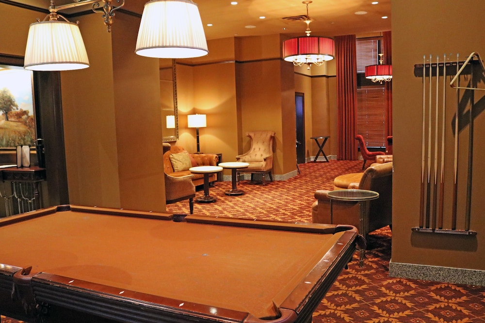 Big Spring Vacations - Hotel Settles - Property Image 2