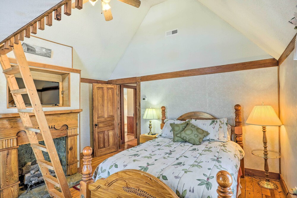 Spacious Weaverville Vacation Rental Home! view 5