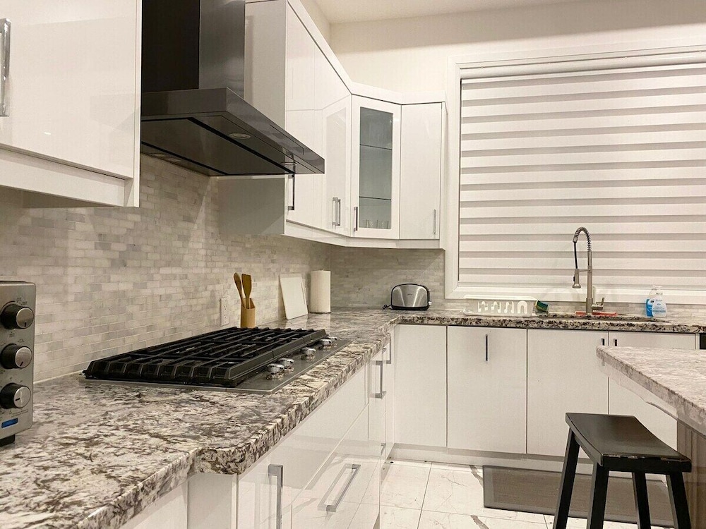 Dazzling Home Next to Beach & Go Station