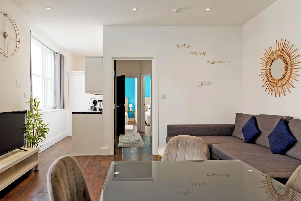 Imperial Middlesex Street Apartments