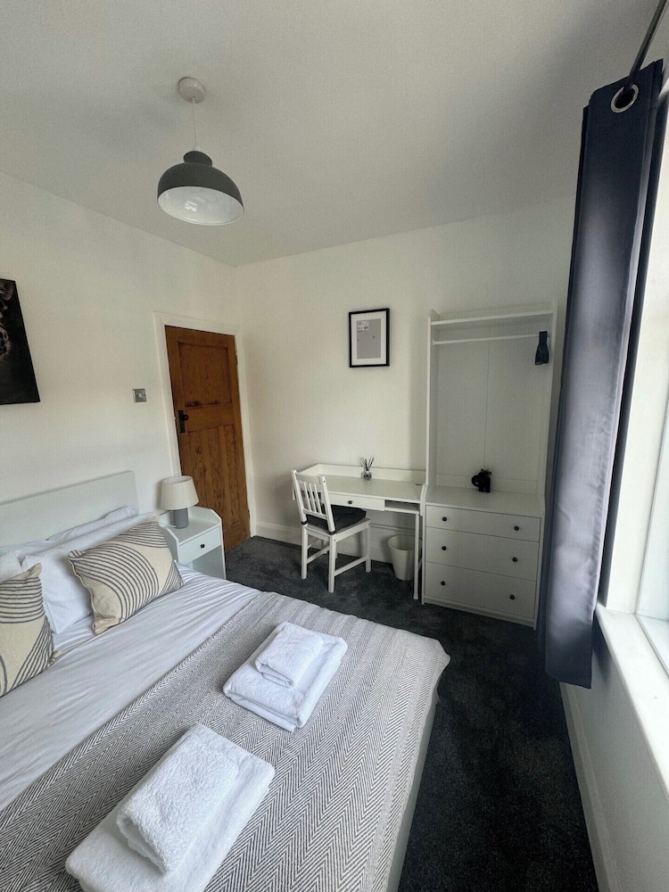 Simonside Apartment - Sleeps 6 -parking