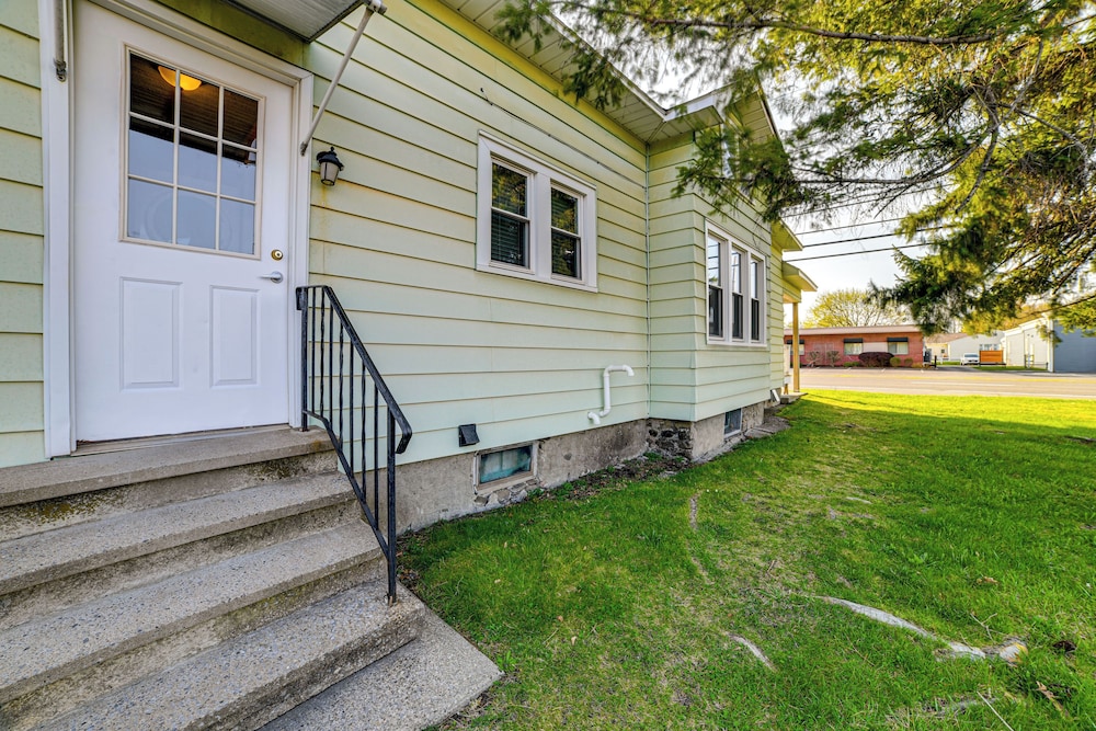 < 2 Mi to Suny Cortland: Unit w/ Private Parking