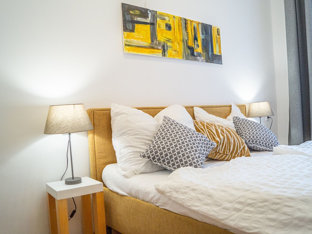Beautiful 2BR - 12 min from Downtown