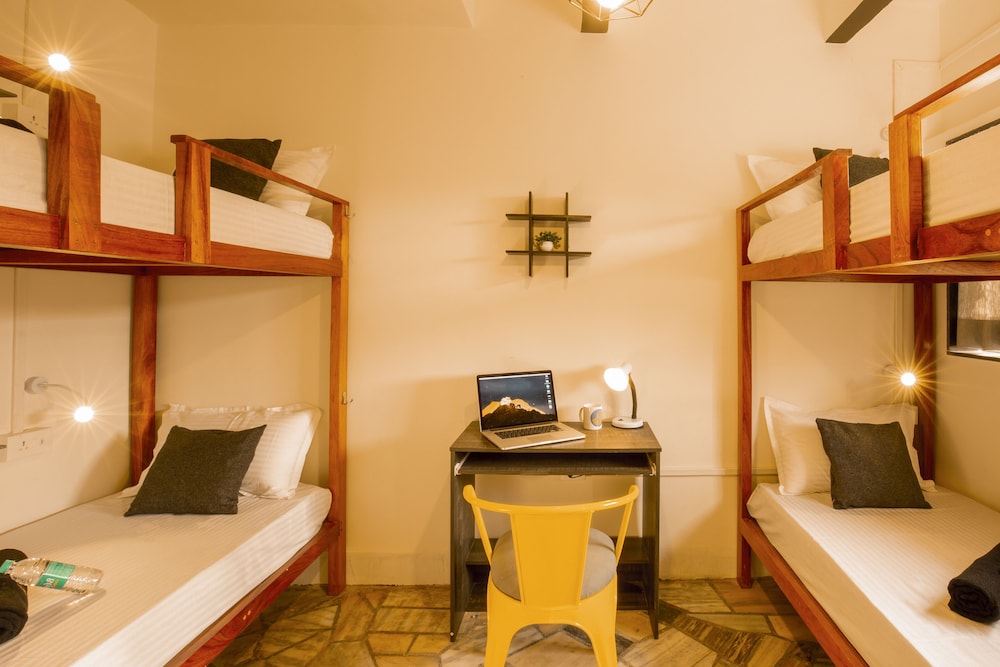 Locomo Hostel OG - Stay Work Eat