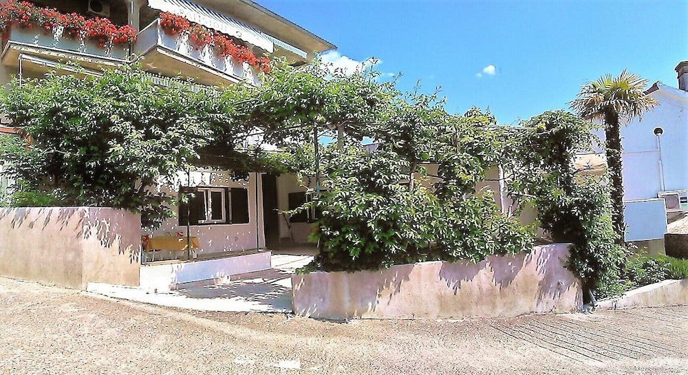 Guesthouse Cecilia view 3