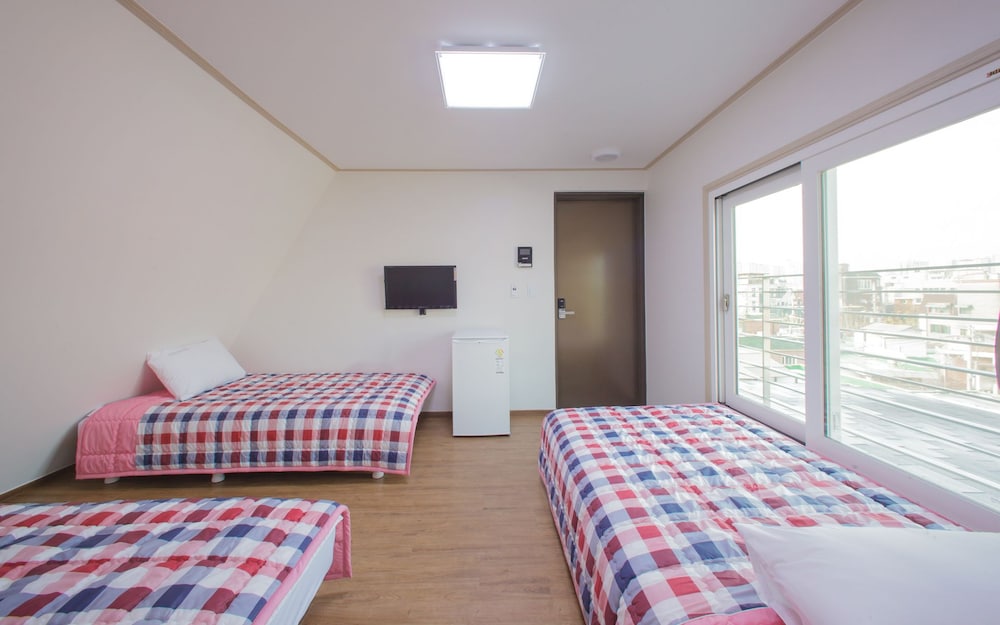 KW Hongdae Line Hostel