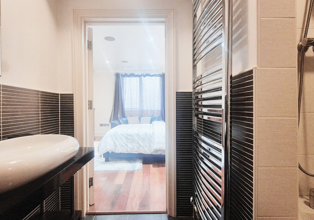 Luxurious & Spacious 2BR