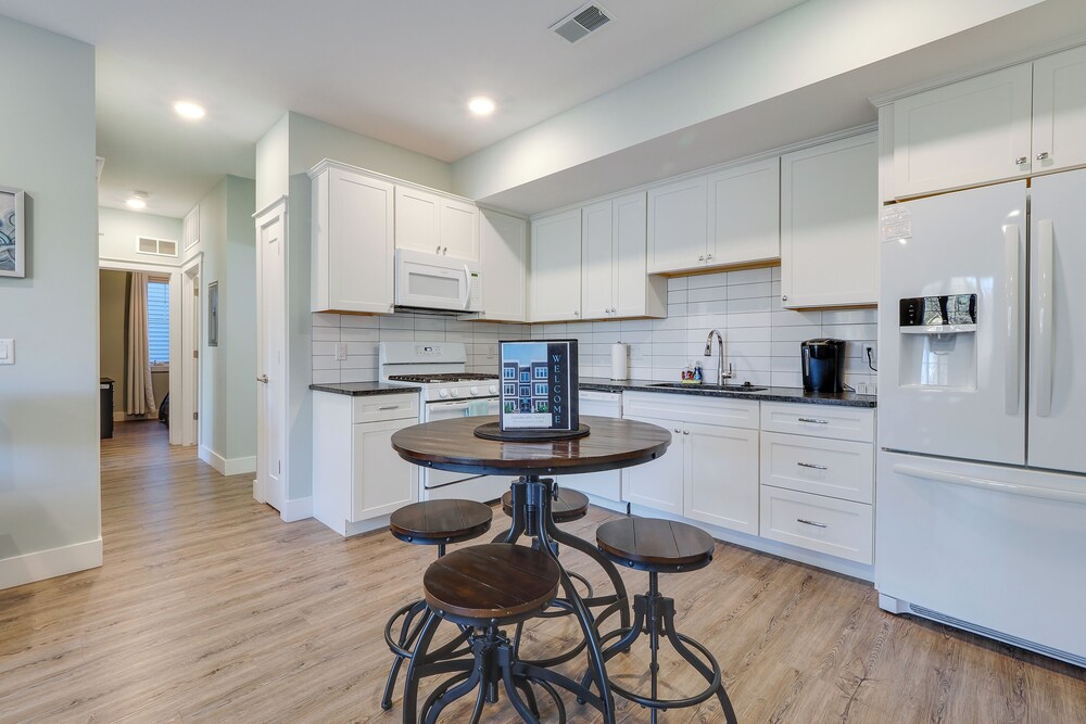 Walk to Front St! Traverse City Condo Near Skiing
