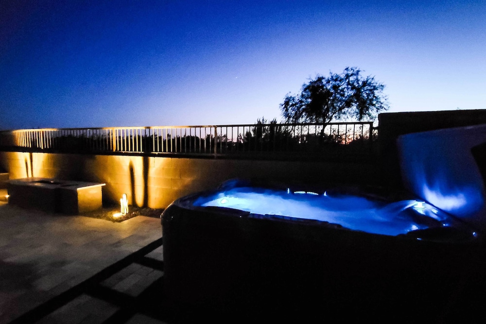 Goodyear Getaway w/ Hot Tub on Public Golf Course! view 4