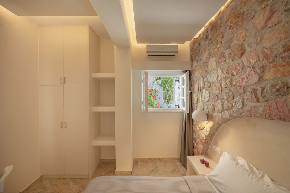 Loukas & Emma Eco Houses