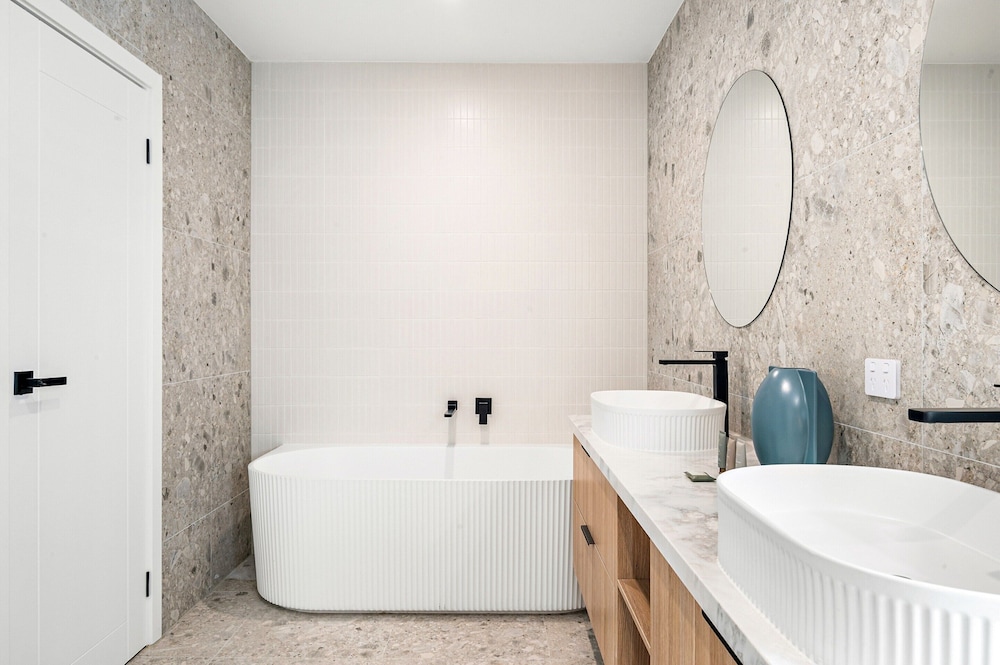 Brand-new 3-bed Townhouse in Pascoe Vale