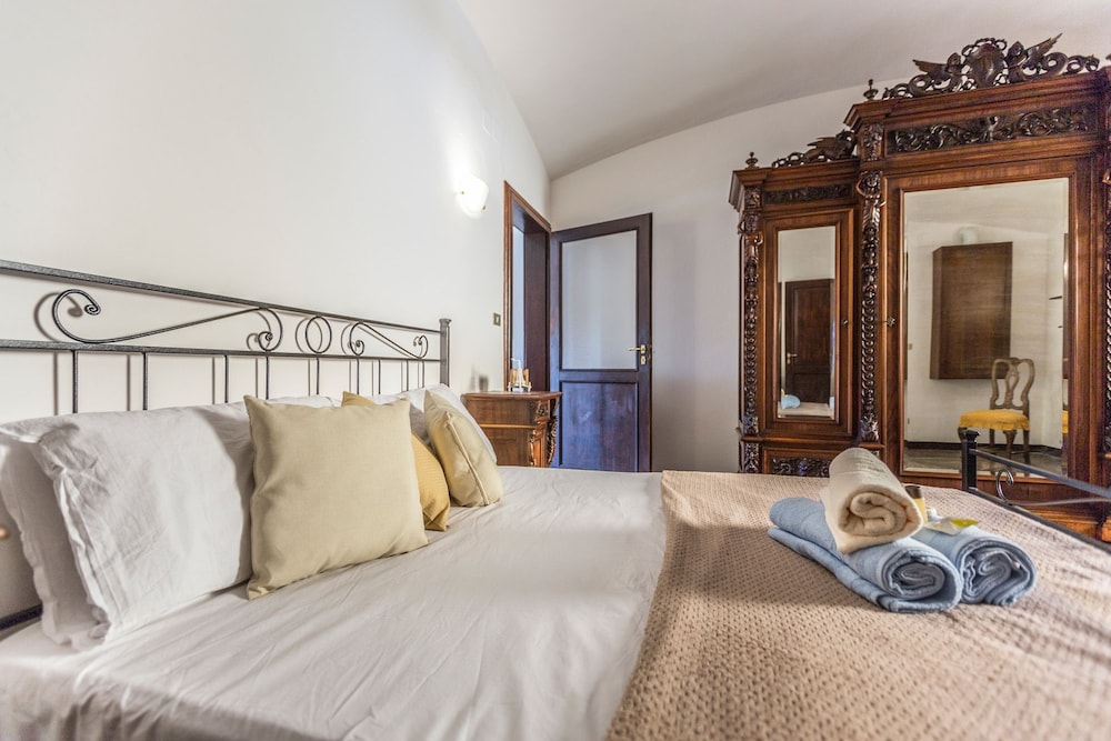 San Mamolo Retreats