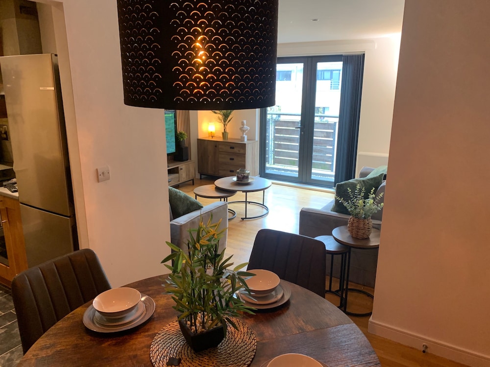 Central Liverpool Apartment-sleeps 6-free Parking