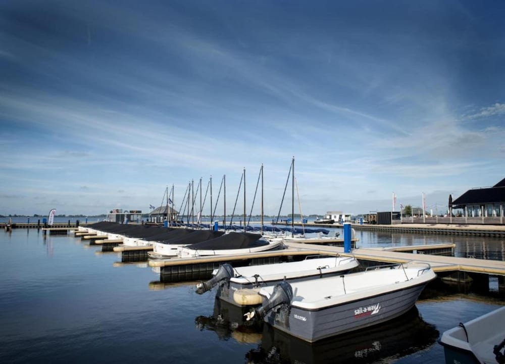 Apartment Near Sneekermeer With Marina Access