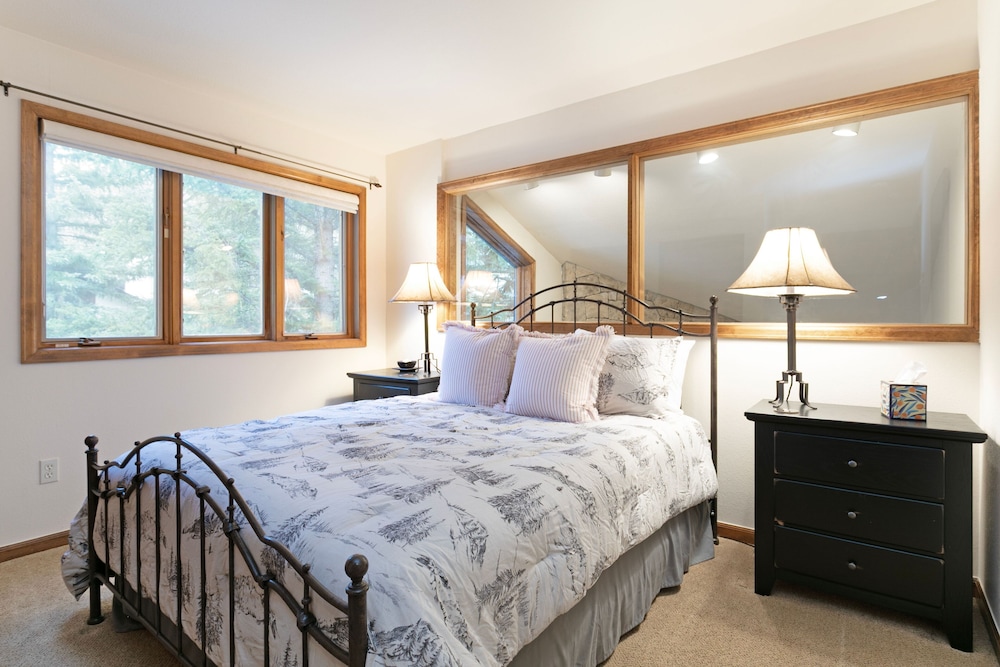 I1 Gore Creek Meadows 4 Bedroom Townhouse