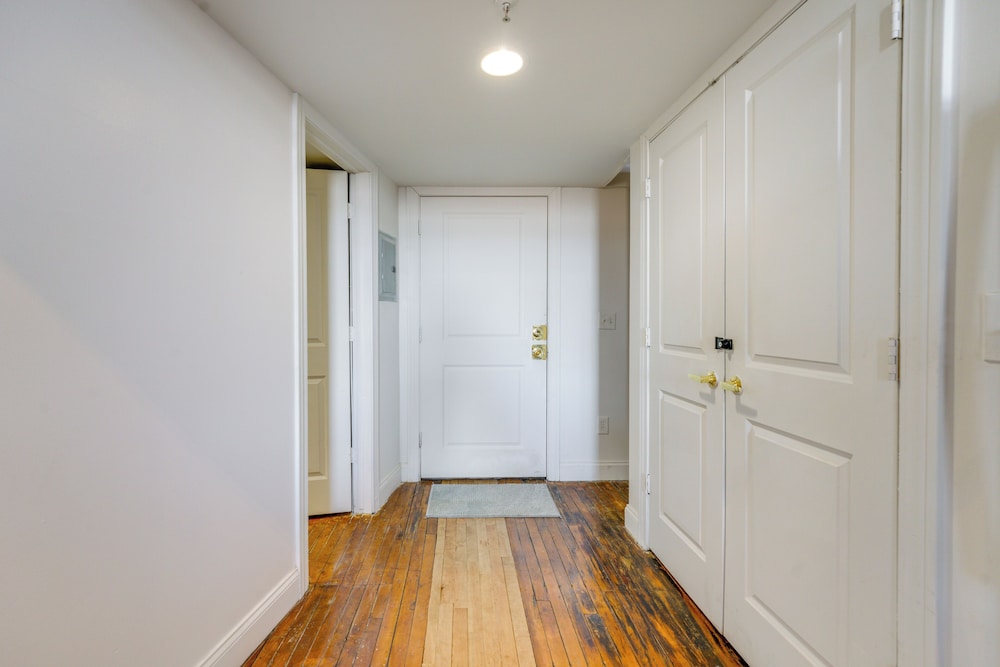 Steps to Riverwalk! City-view Condo in Corktown