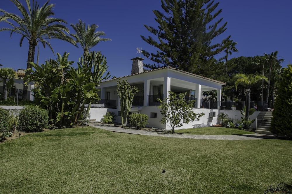 Beautiful Luxury Villa - Image 3