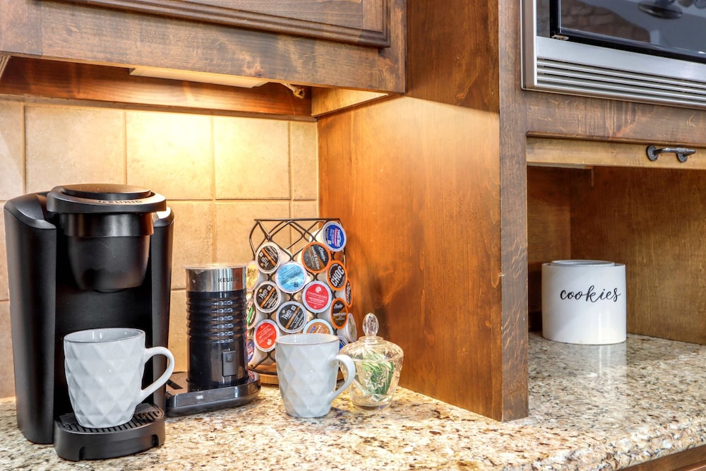 Piece of Haven A Hill Country Retreat for 7!