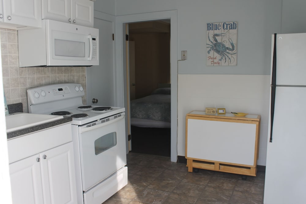 Moontide Motel Cabins & Apartments