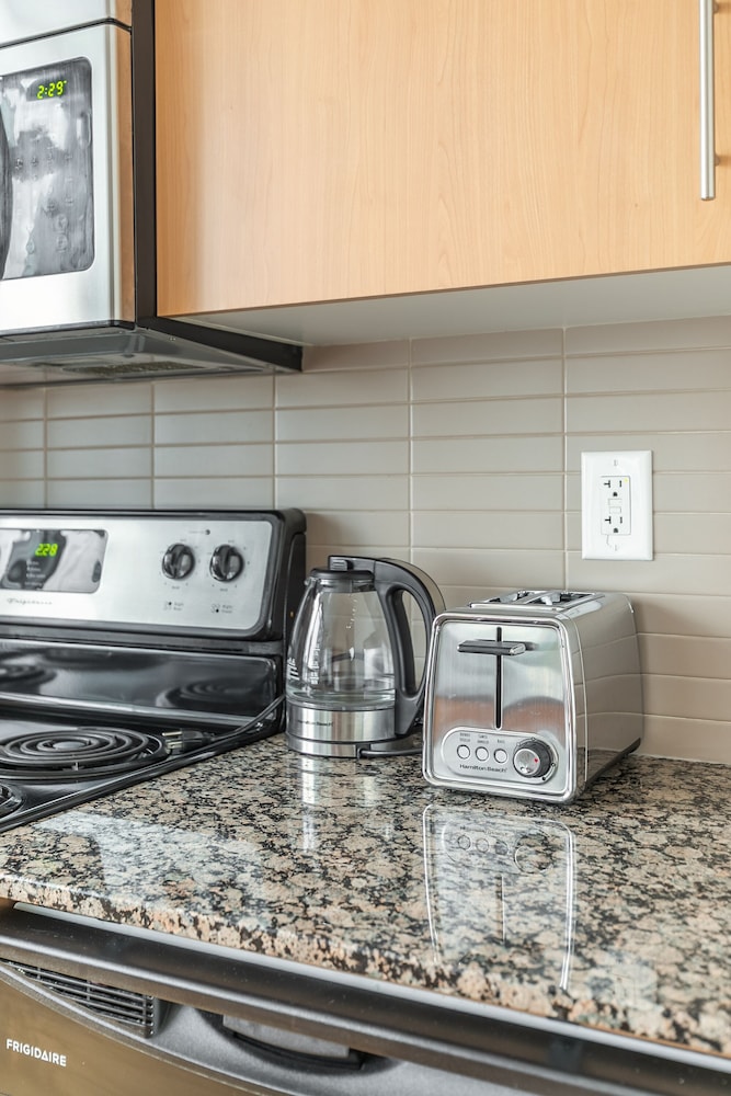 Stylish 1BR in Heart of City 2204 - Image 2