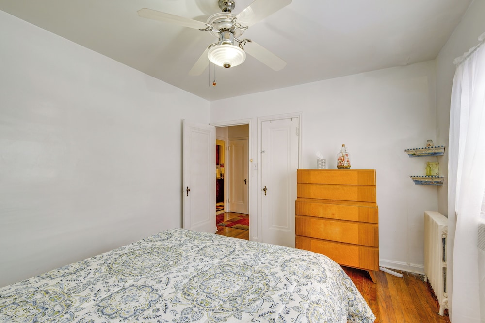 Trendy South Euclid Apt - 5 Mi to Cleveland Clinic