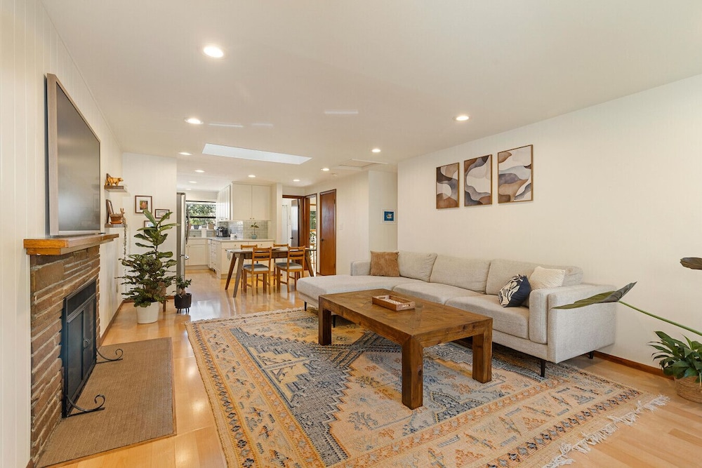 3BR Seattle Home w Spacious Yard Near Northgate