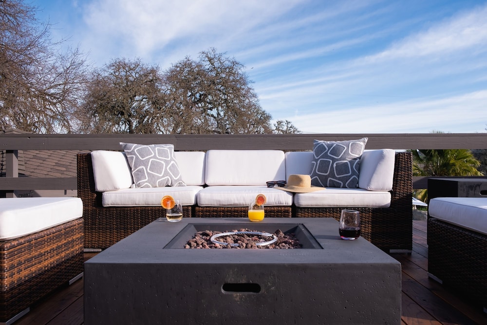 Cathedral by Avantstay Charming Secluded Estate w Sauna Pool Table Views of the Rolling Hills