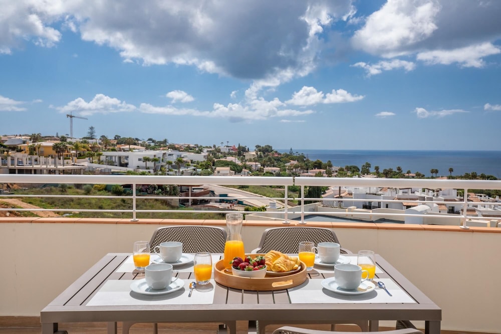 Green Beach Ocean View - Porto de M s by Ideal Homes
