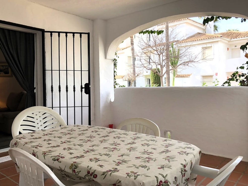 2 Bedroom Close to the Pool F-4