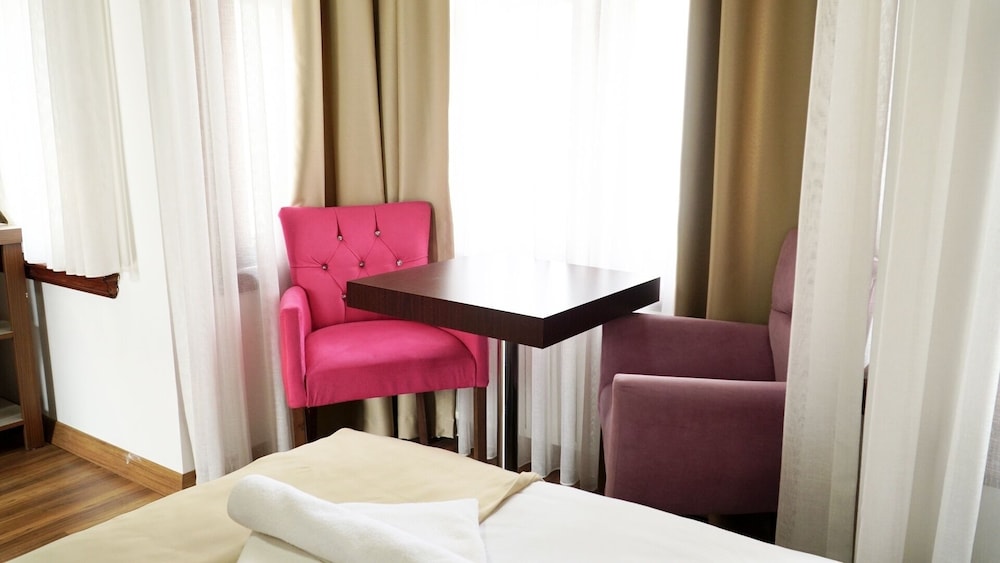 Qonaq Otel - Image 11