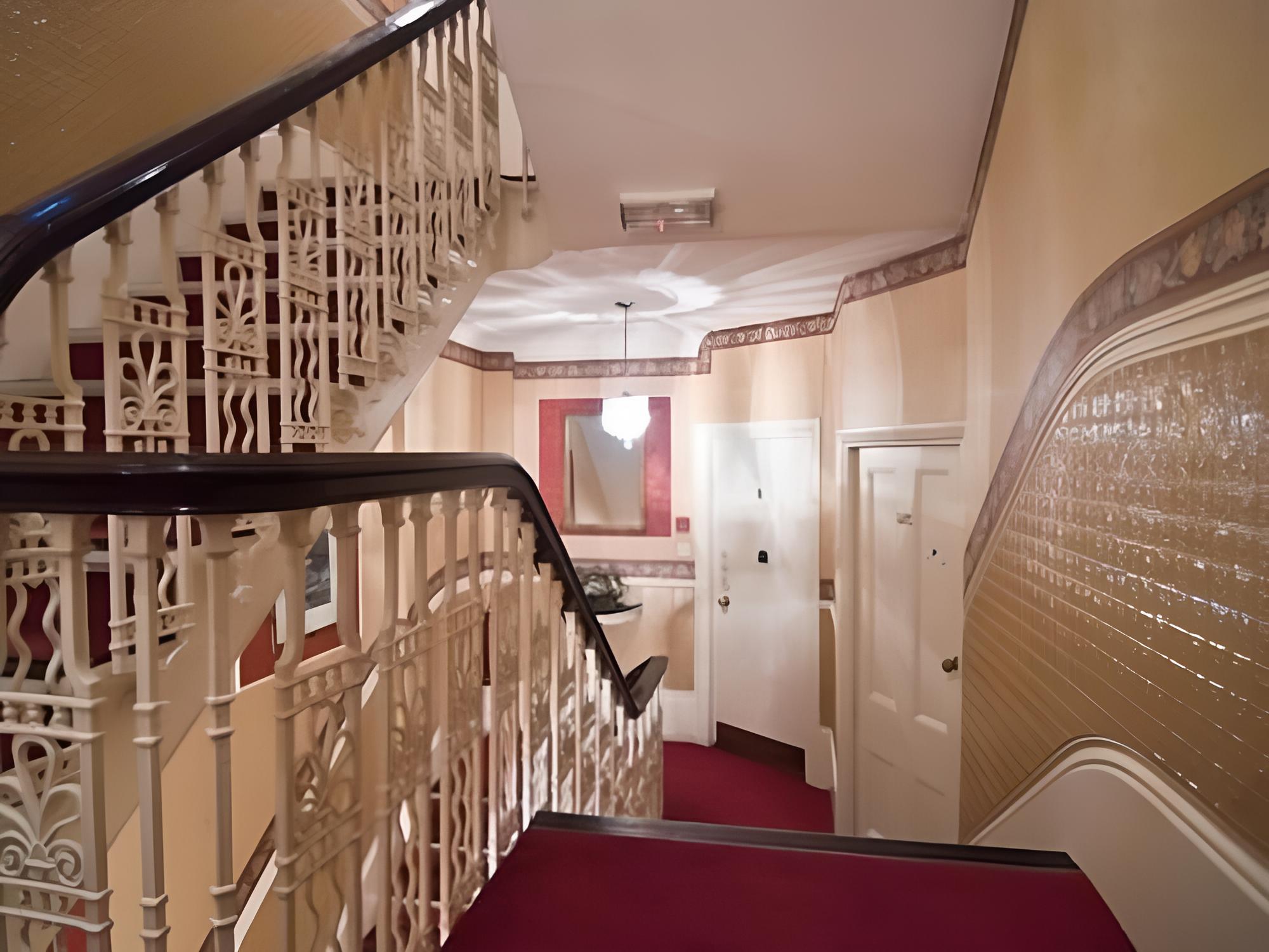 Maranton House Hotel