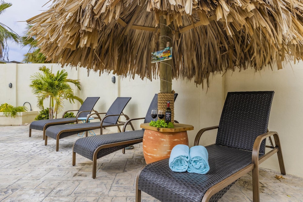 Spacious 7BR 6BA Villa 2 Pools Walktobeach