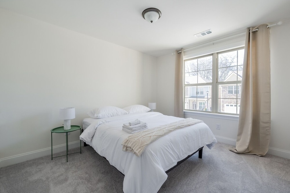 1 King 1 Queen 2 Double Garage Washer Dryer