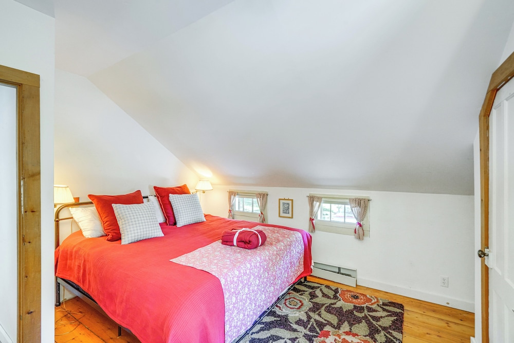 9 Mi to Dtwn Hudson: Pet-friendly Home w/ Pool