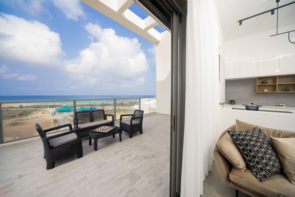 Penthouse Sunset Balcony by Sea N' Rent view 4