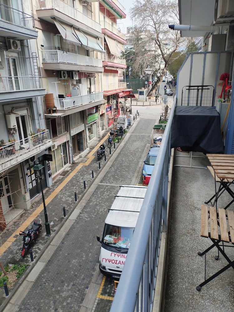 Sunny Retreat in Thessaloniki