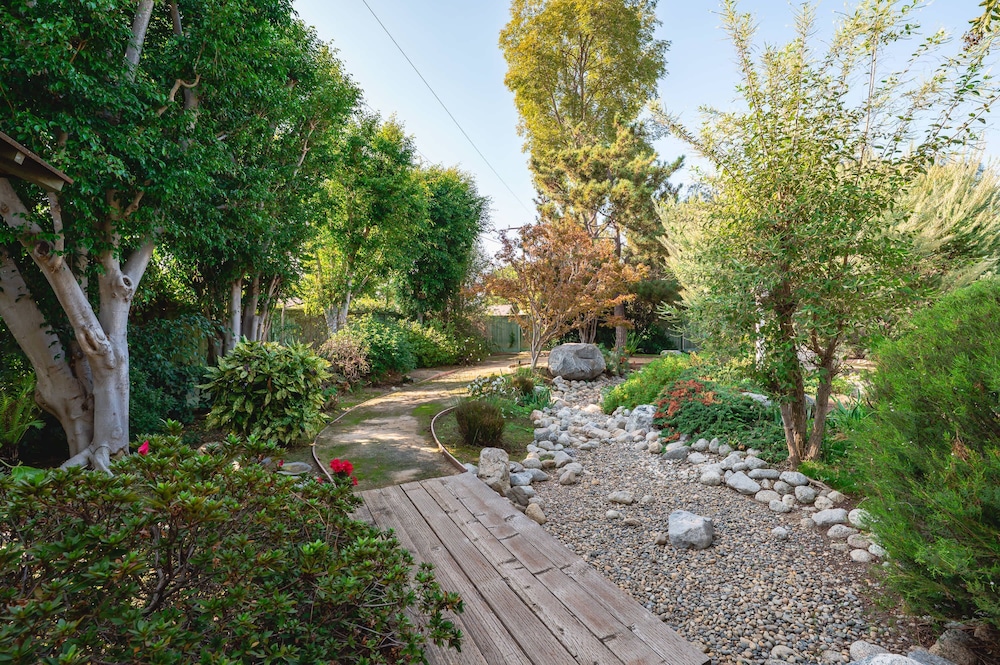 Bright Family Getaway Large Backyard Oasis Patio