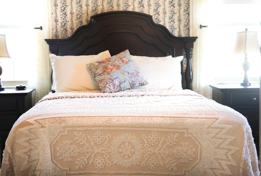 Pleasantville Vacations - Jonathan Pitney House - Property Image 4