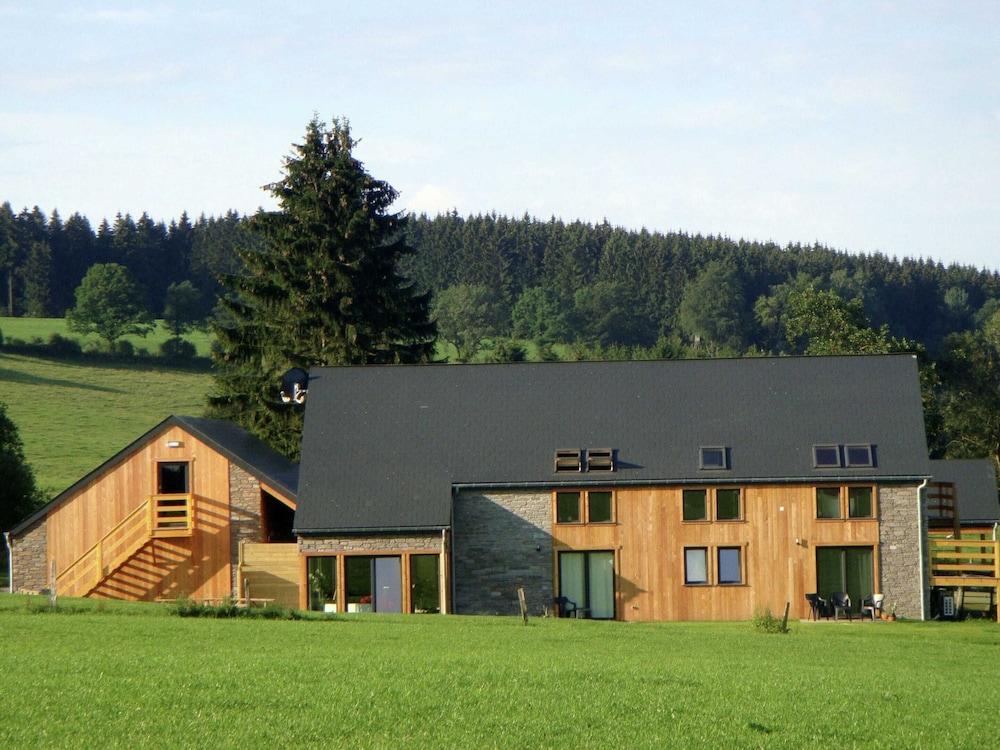 Beautiful Villa with Heated Outdoor Pool, Sauna, Hot Tub in Forest