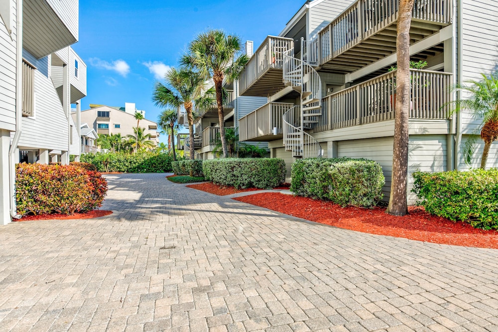 Pelican Pointe 5B