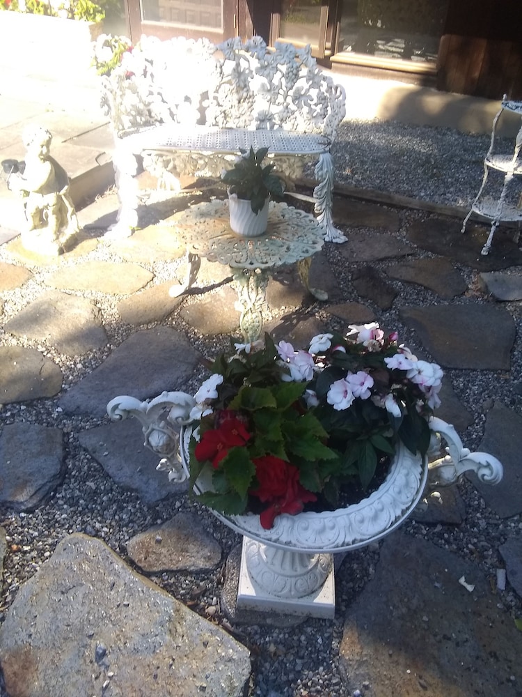 Tanglewood Suites - Property Image 5