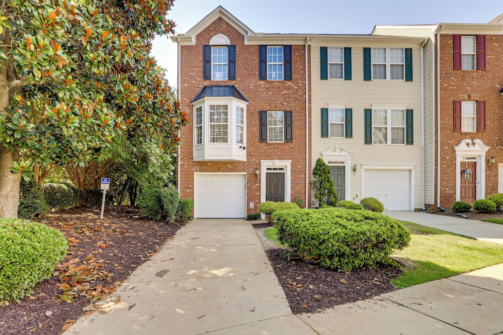 Playroom & Home Office: Family Retreat in Mauldin!